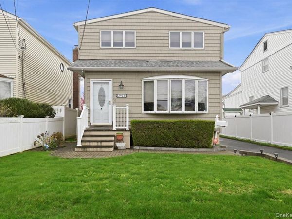 2962 Higgins Street, Oceanside, NY 11572