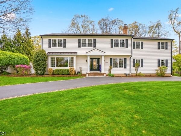 120 Tam O Shanter Dr, Mahwah, NJ 07430