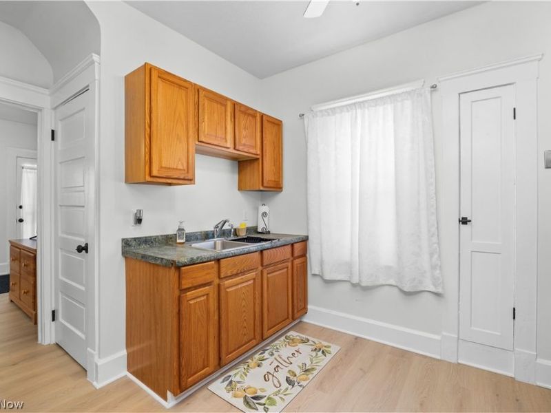 9106 Connecticut Avenue, Cleveland, OH 44105 Photo 12