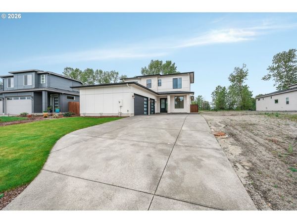 2040 S RIVER RD, Kelso, WA 98626