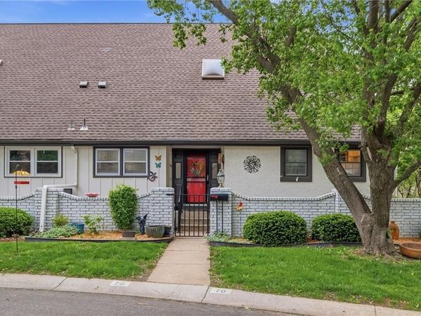 70 Woodbridge Lane, Kansas City, MO 64145