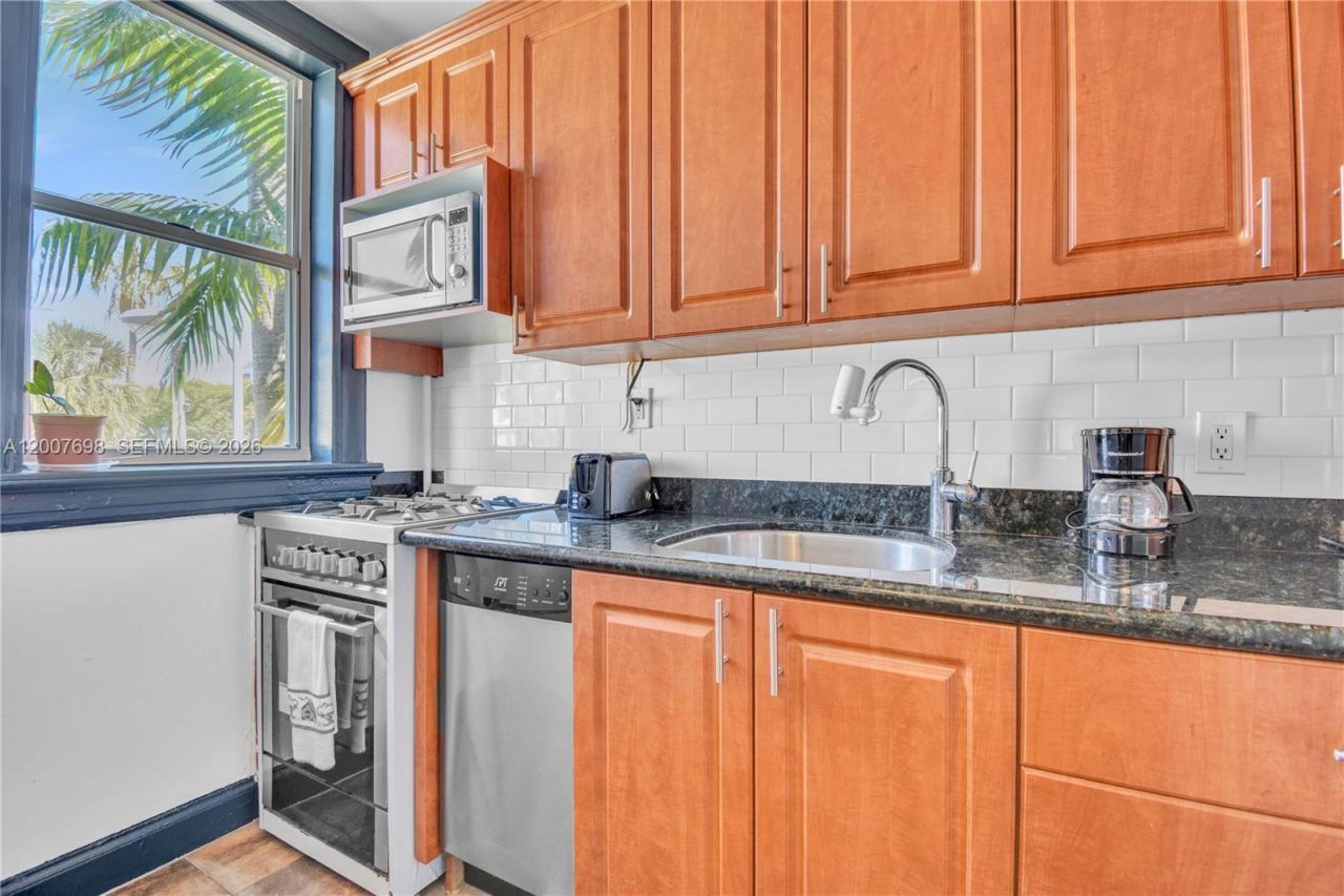 900 16th St, Unit 201, Miami Beach, FL 33139 Photo