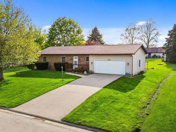 1804 E Springfield Drive, Warsaw, IN 46580