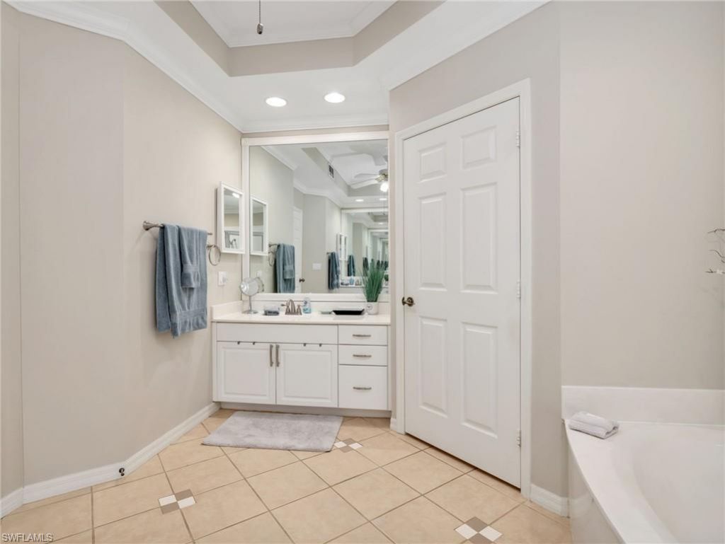 2130 Aberdeen Ln, Unit 9-102, Naples, FL 34109 Photo