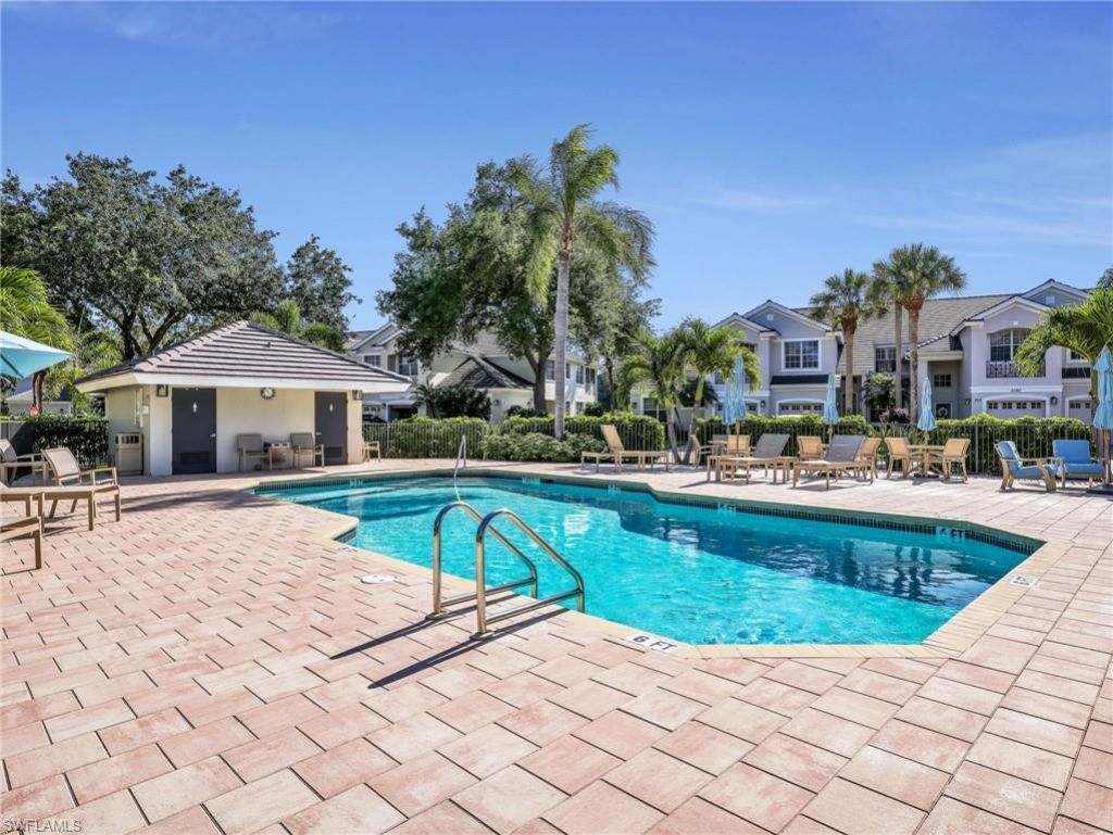 2130 Aberdeen Ln, Unit 9-102, Naples, FL 34109 Photo