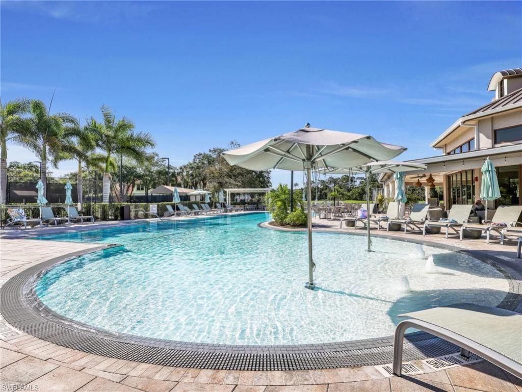 2130 Aberdeen Ln, Unit 9-102, Naples, FL 34109 Photo