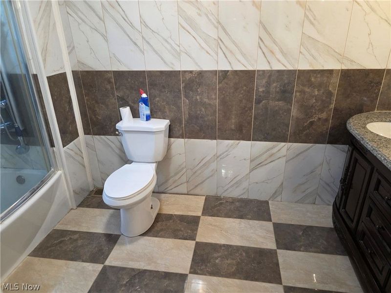 5820 Wilson Mills Road, Highland Hills, OH 44143 Photo 12