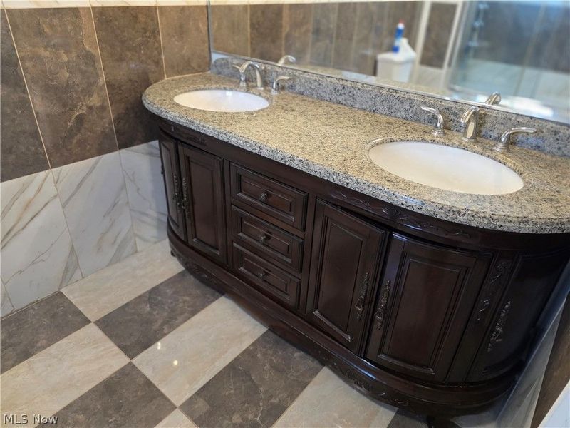 5820 Wilson Mills Road, Highland Hills, OH 44143 Photo 13