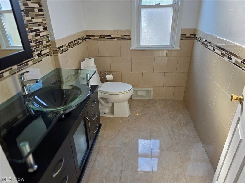 5820 Wilson Mills Road, Highland Hills, OH 44143 Photo 7