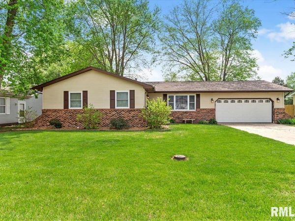 17 SANTA FE Drive, Auburn, IL 62615