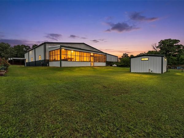 925 Jennings Lane , Azle, TX 76020