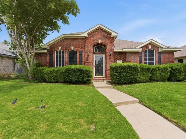 1633 Yellowstone Avenue , Lewisville, TX 75077