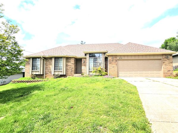 2921 E Lark Street , Springfield, MO 65804