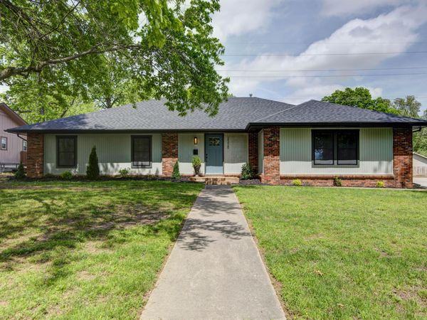 2329 E Meadow Drive , Springfield, MO 65804