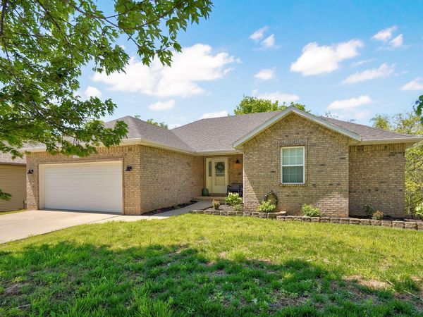 3225 S Creekside Drive S, Springfield, MO 65807