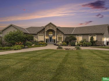 17808 S Reflection Avenue , Bennington, NE 68007