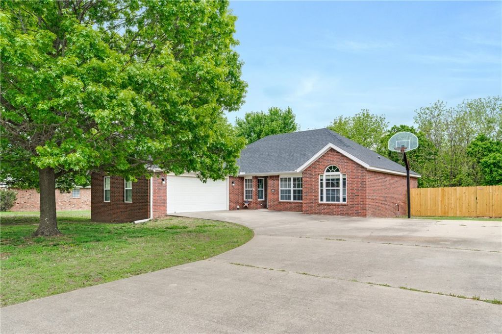 1572 N Plantation Avenue, Fayetteville, AR 72704 Main Photo
