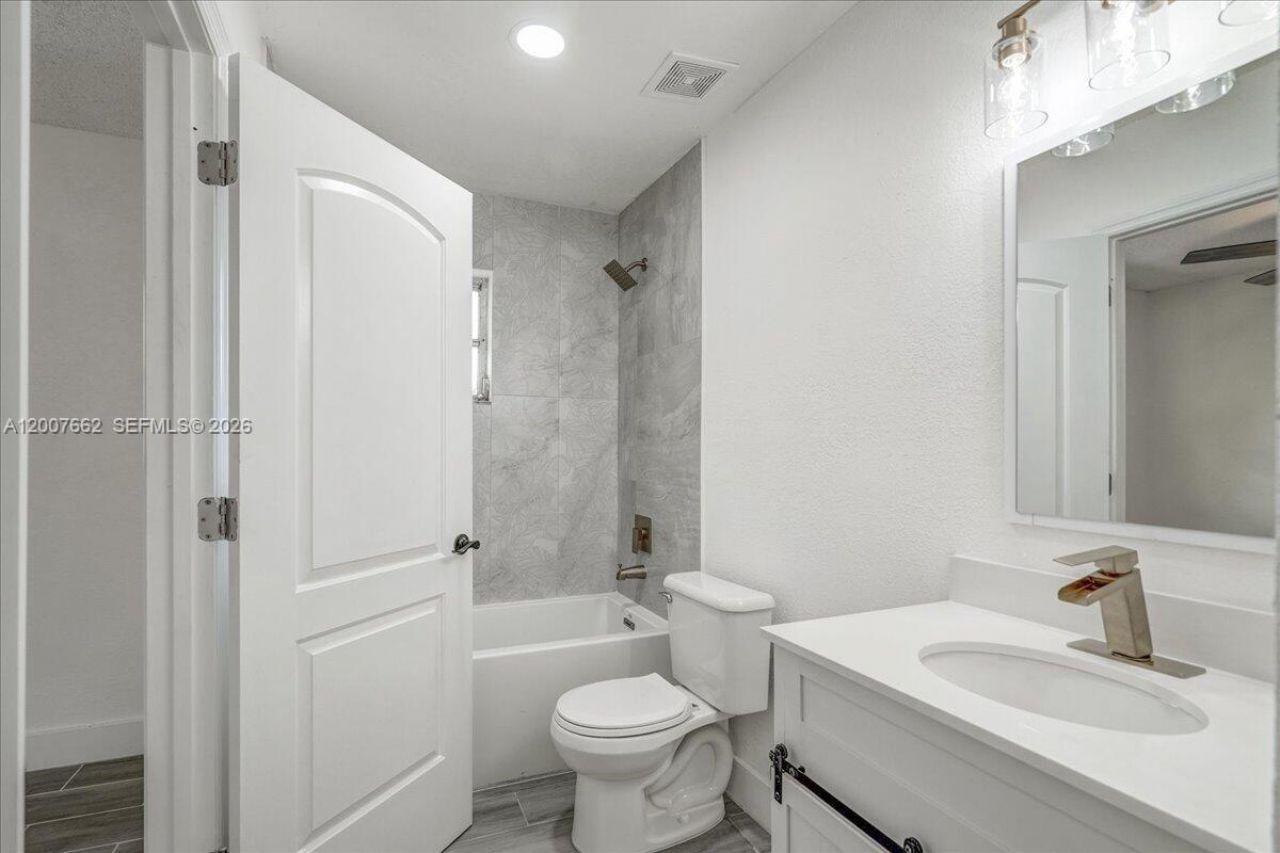 1480 W 36th St, Riviera Beach, FL 33404 Photo