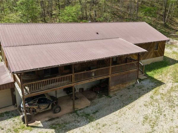123 fox trot Road , Looneyville, WV 25259