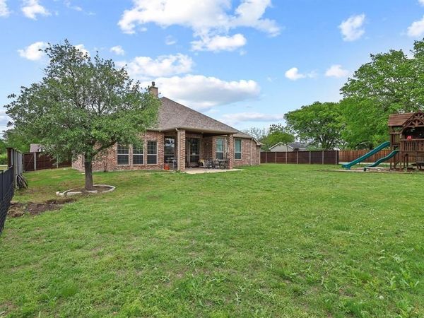 603 E Saunders Street, Trenton, TX 75490