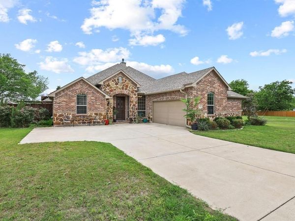 603 E Saunders Street , Trenton, TX 75490