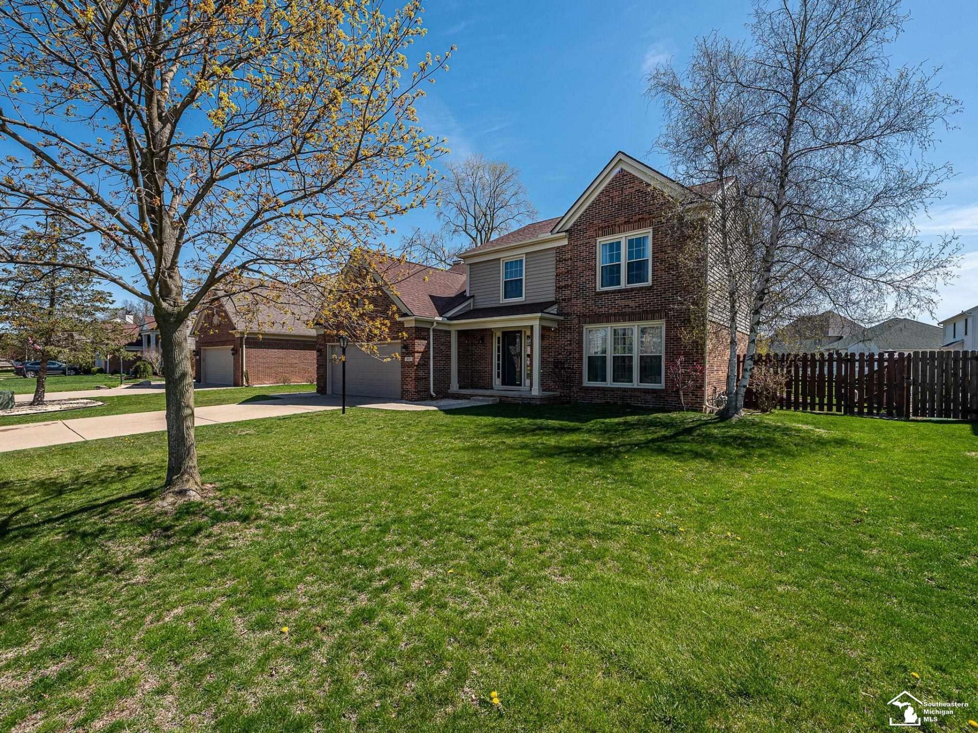 849 Regents Park, Monroe, MI 48161 Main Photo