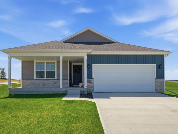 7603 Crossroads Drive SW, Cedar Rapids, IA 52404