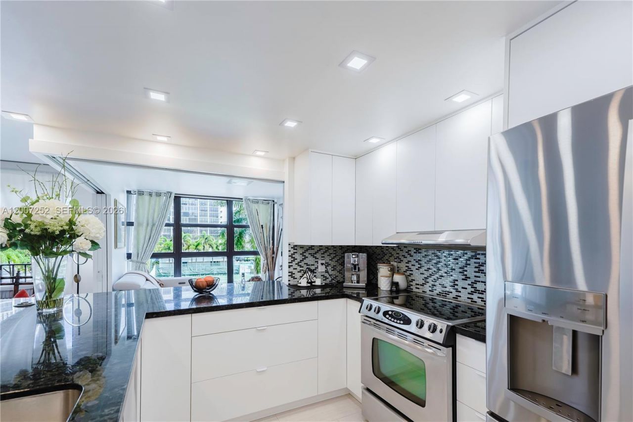 400 Leslie Dr, Unit 319, Hallandale Beach, FL 33009 Photo