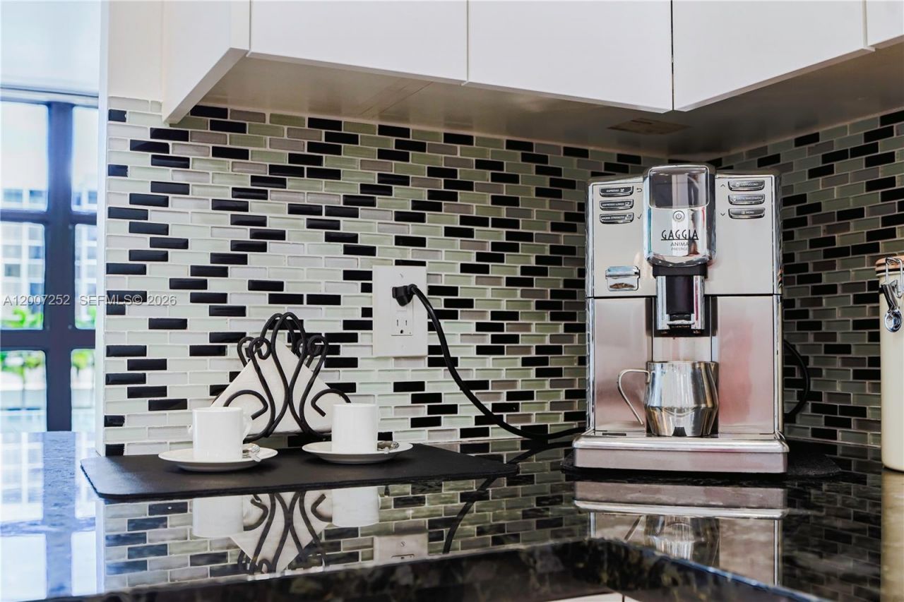 400 Leslie Dr, Unit 319, Hallandale Beach, FL 33009 Photo