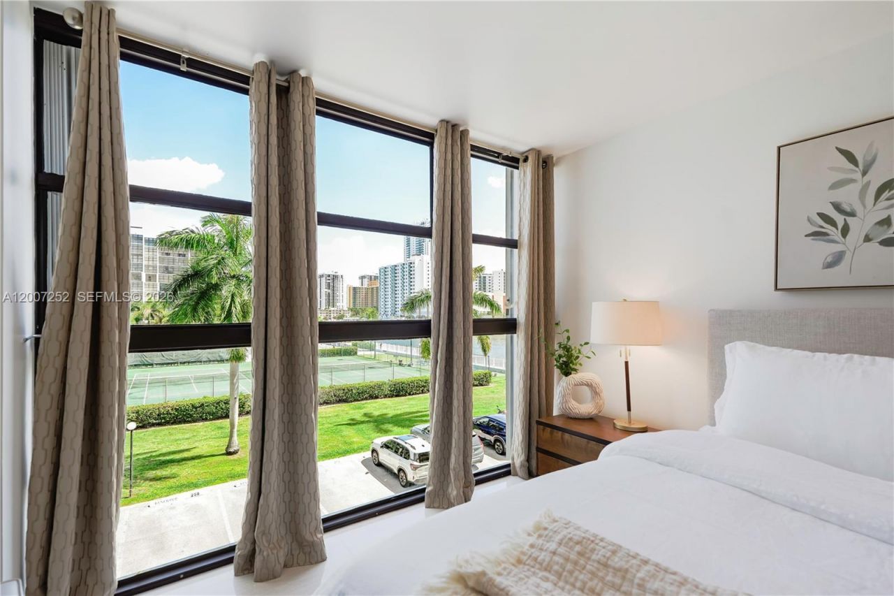 400 Leslie Dr, Unit 319, Hallandale Beach, FL 33009 Photo