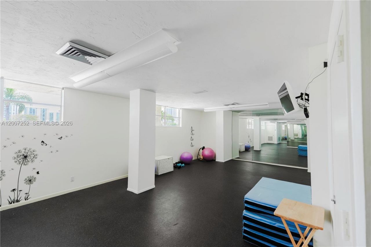 400 Leslie Dr, Unit 319, Hallandale Beach, FL 33009 Photo