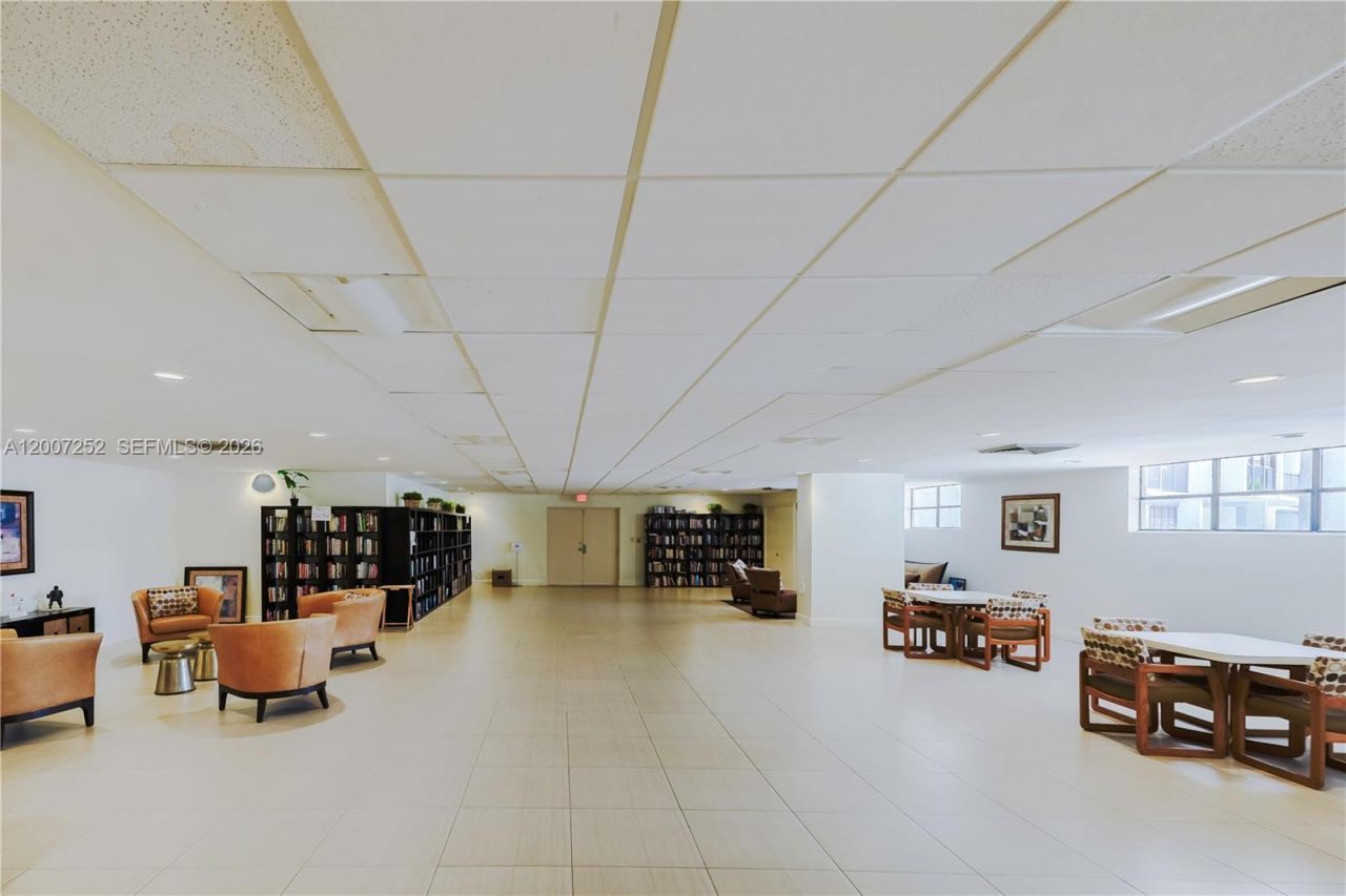 400 Leslie Dr, Unit 319, Hallandale Beach, FL 33009 Photo