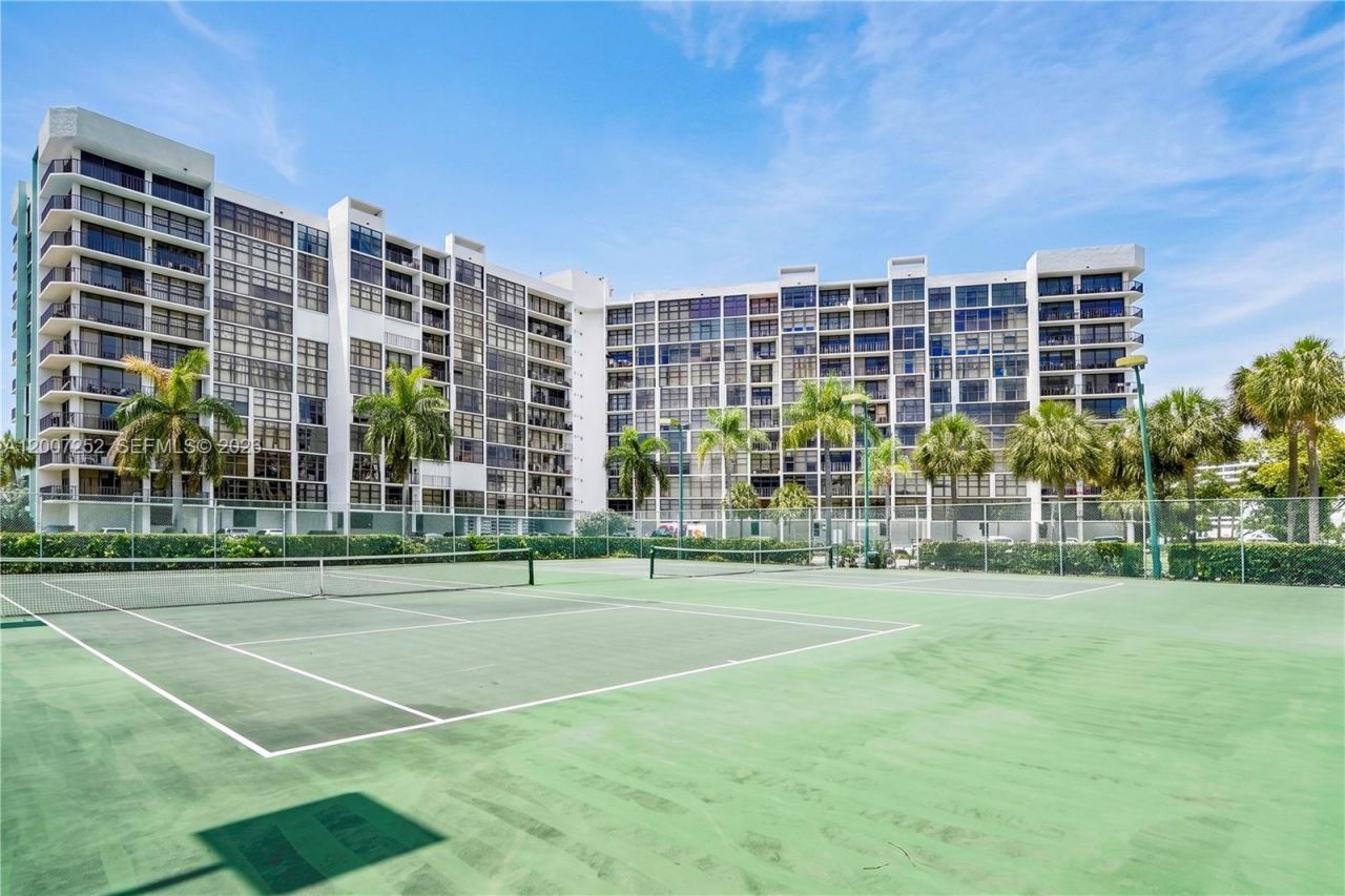 400 Leslie Dr, Unit 319, Hallandale Beach, FL 33009 Photo