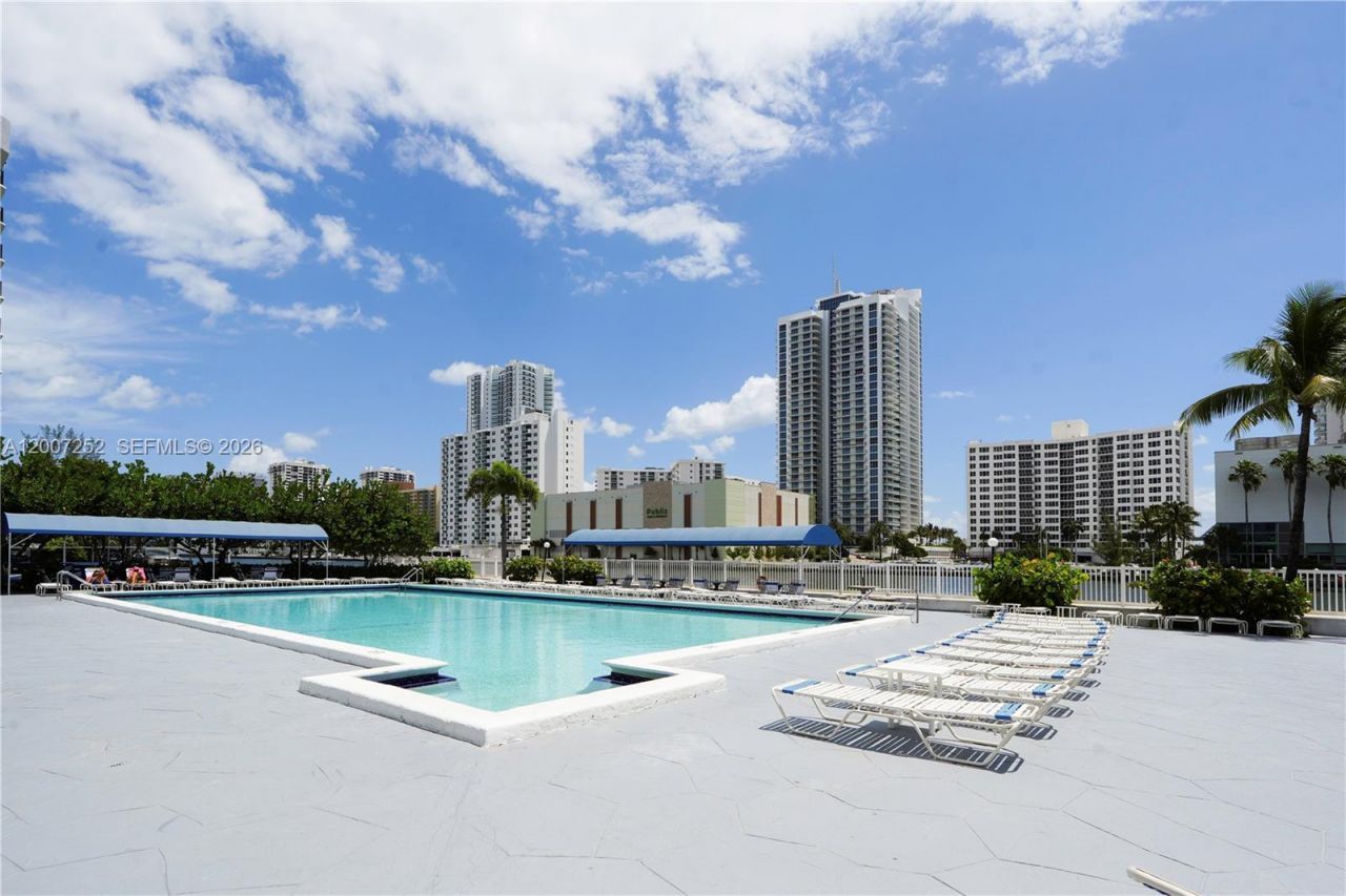 400 Leslie Dr, Unit 319, Hallandale Beach, FL 33009 Photo