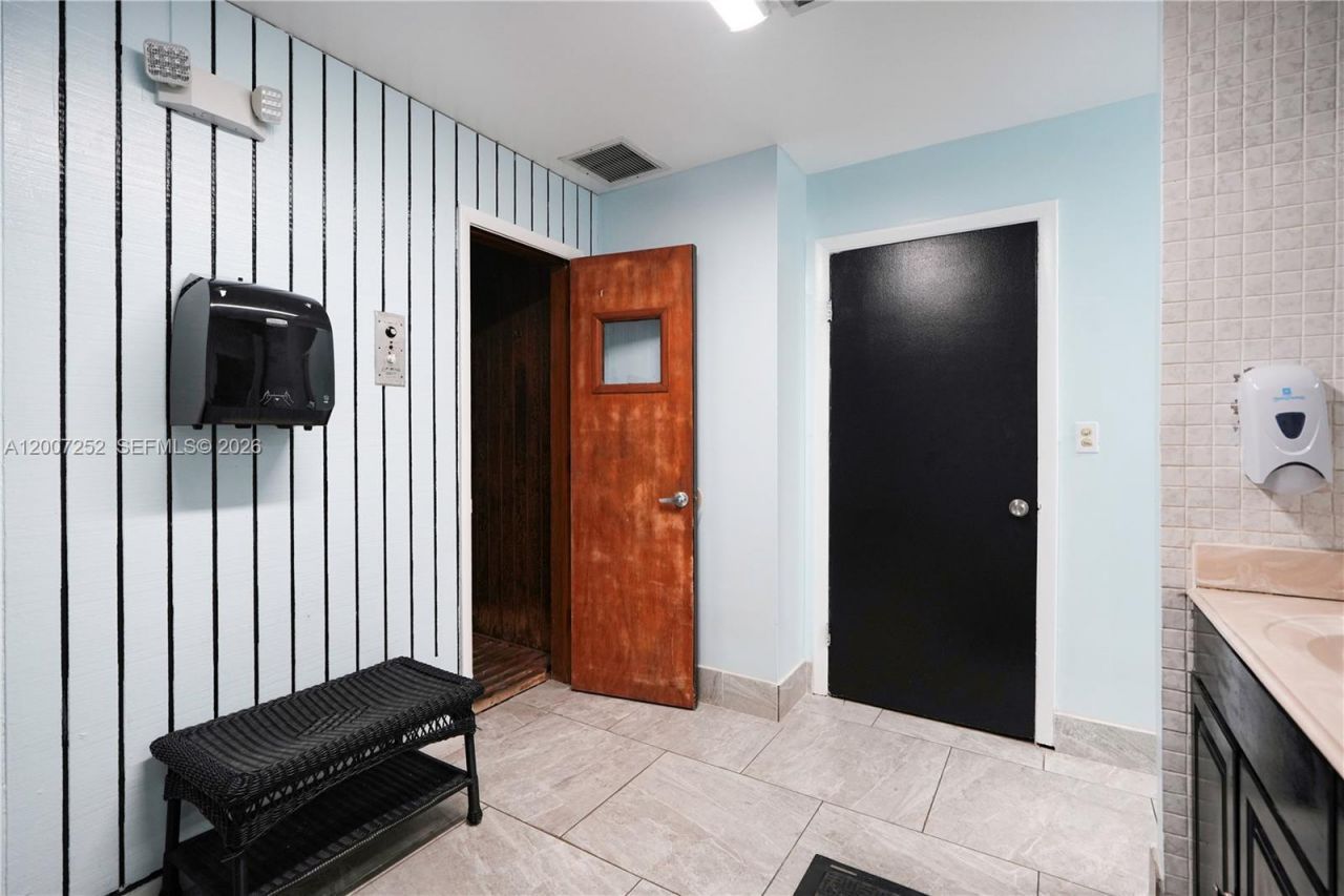 400 Leslie Dr, Unit 319, Hallandale Beach, FL 33009 Photo
