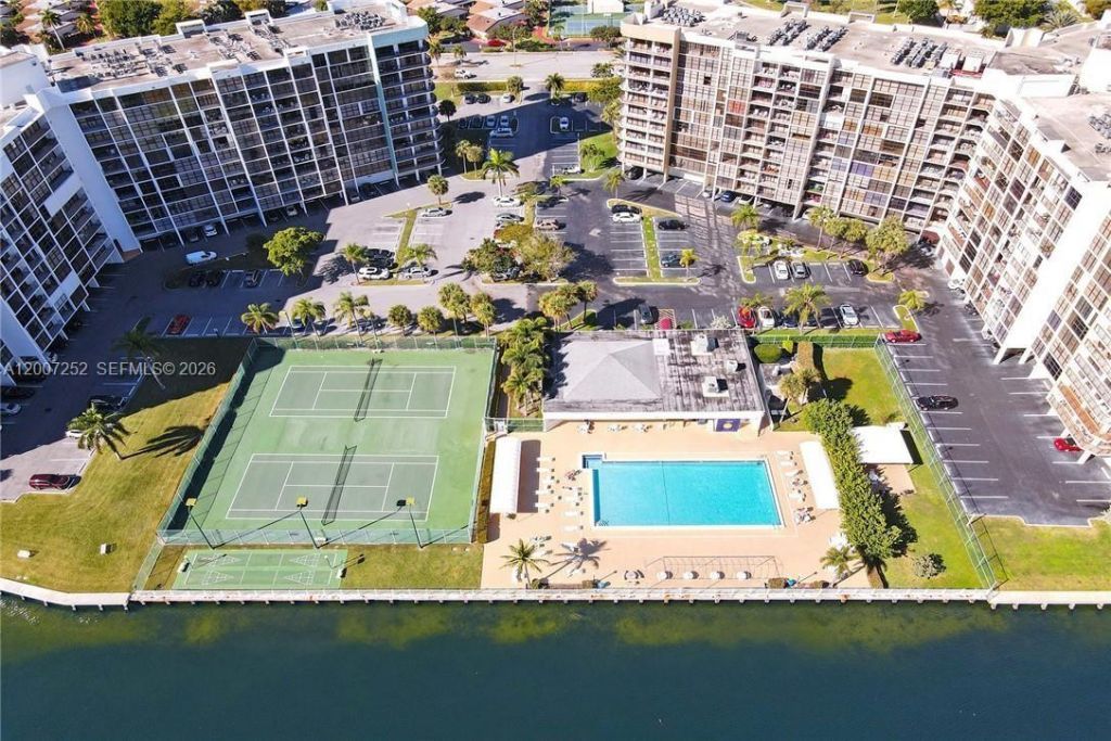 400 Leslie Dr, Unit 319, Hallandale Beach, FL 33009 Photo