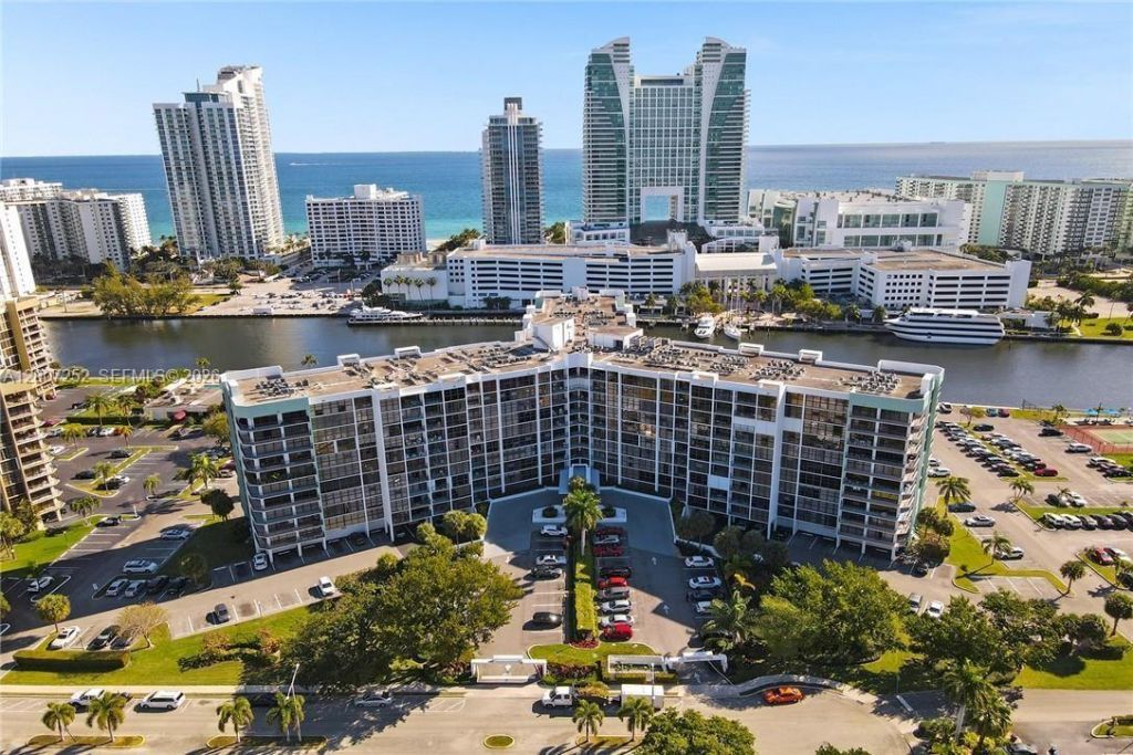 400 Leslie Dr, Unit 319, Hallandale Beach, FL 33009 Photo