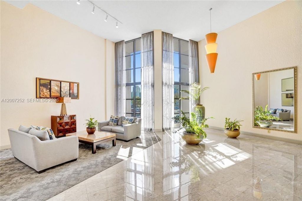 400 Leslie Dr, Unit 319, Hallandale Beach, FL 33009 Photo