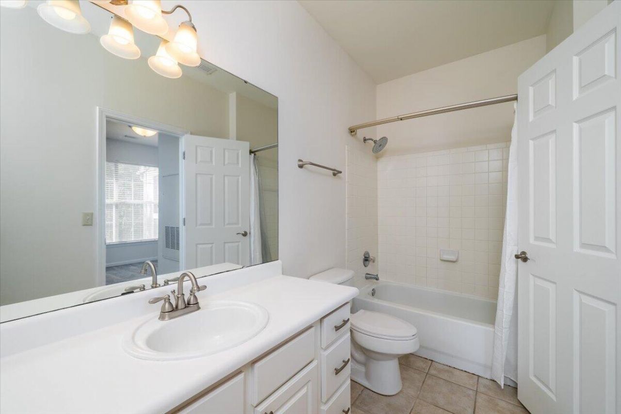 1600 Long Grove Drive Photo 10