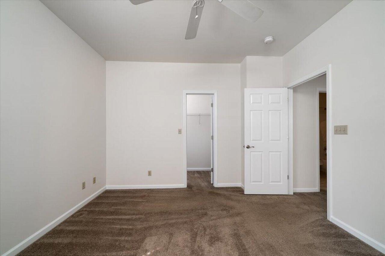 1600 Long Grove Drive Photo 12