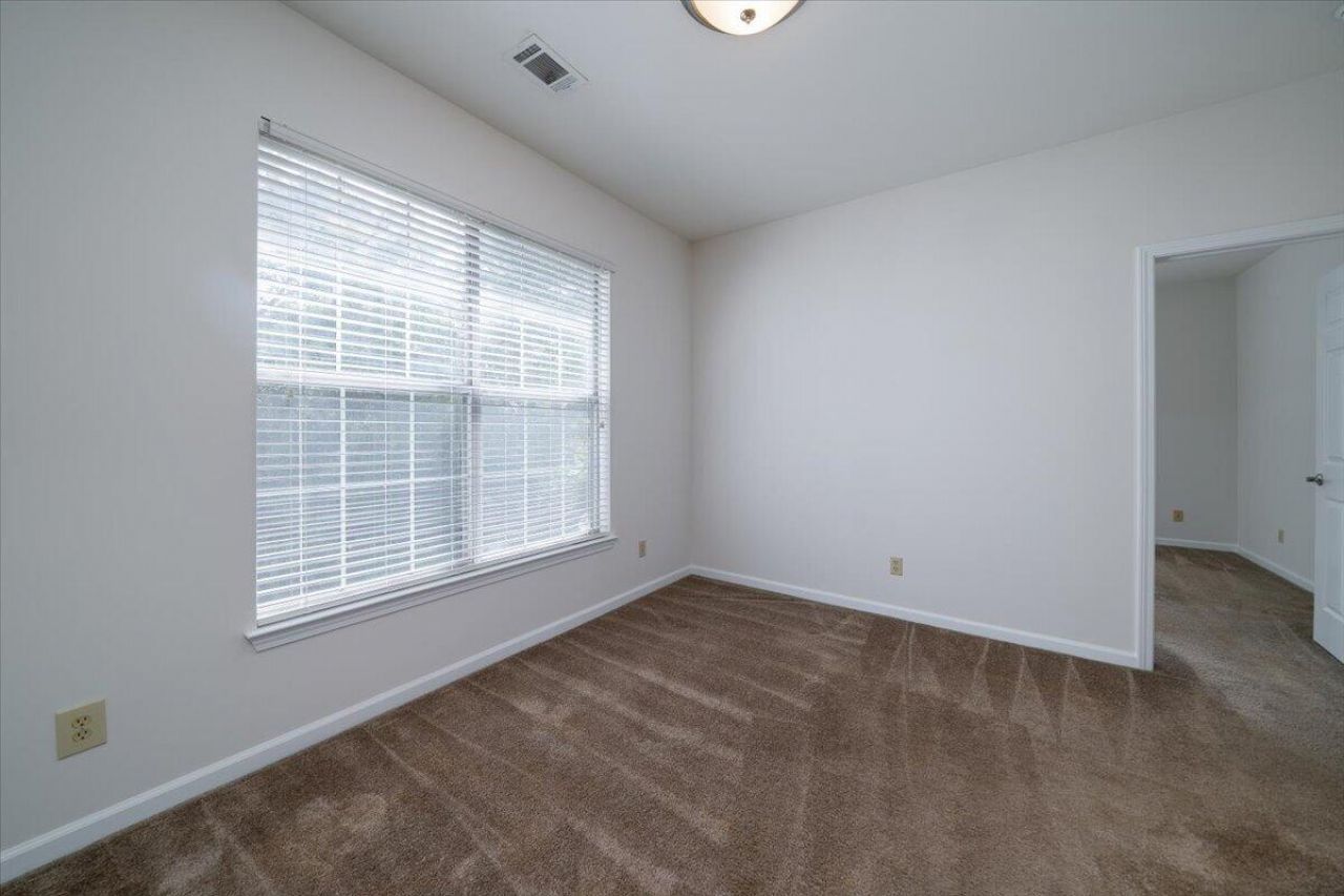 1600 Long Grove Drive Photo 13