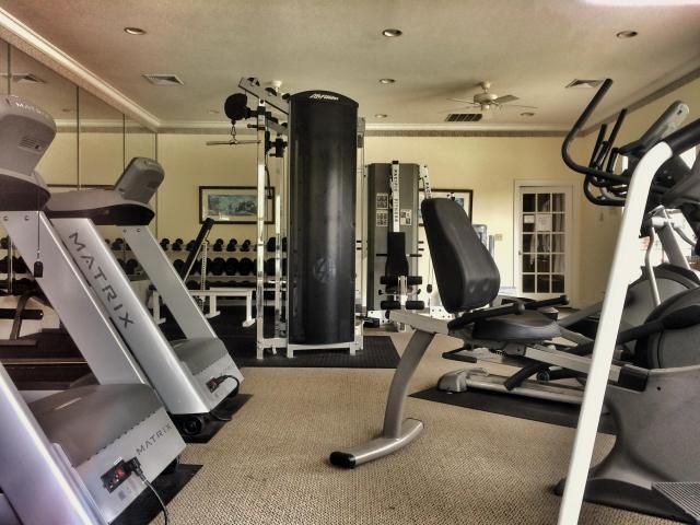 1600 Long Grove Drive Photo 17