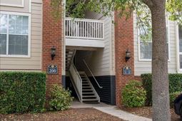 1600 Long Grove Drive photo 4