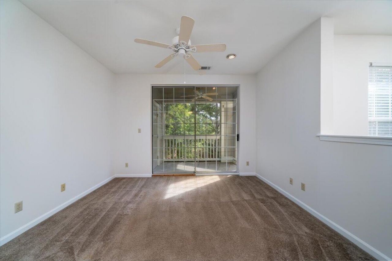 1600 Long Grove Drive Photo 6