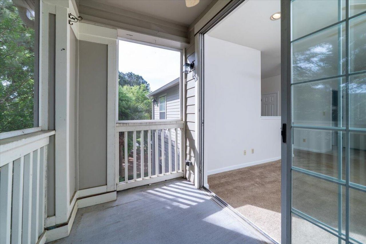 1600 Long Grove Drive Photo 9