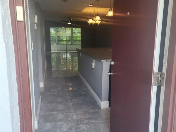 8205 NW 61st Street NW, Unit B202, Tamarac, FL 33321