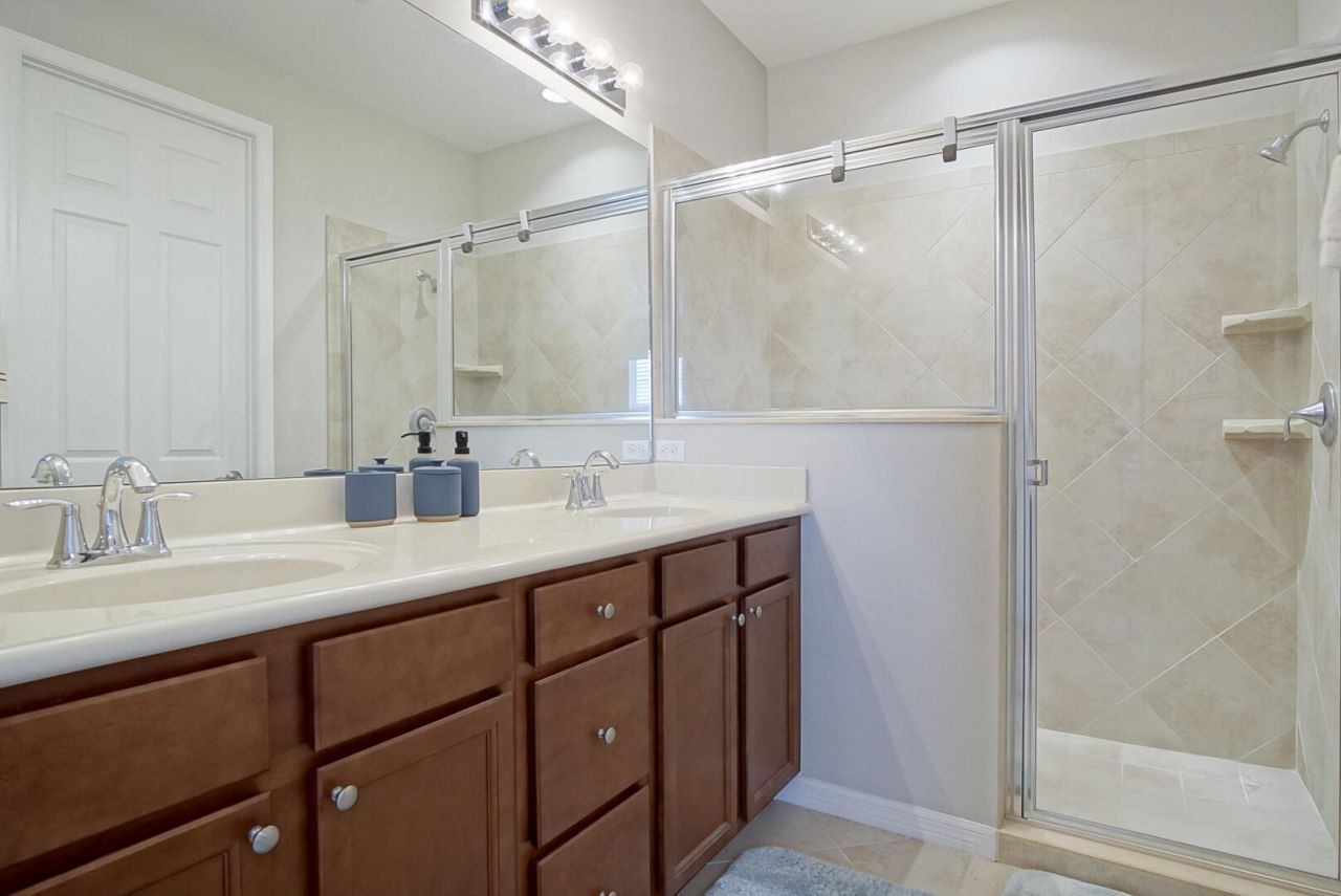 638 SW Glen Crest Way, Stuart, FL 34997 Photo