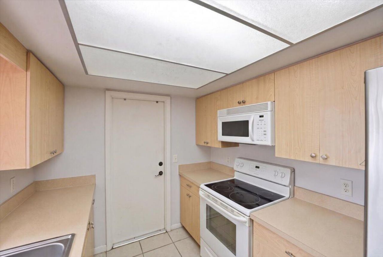 583 SE Greenway Terrace, Port Saint Lucie, FL 34983 Photo