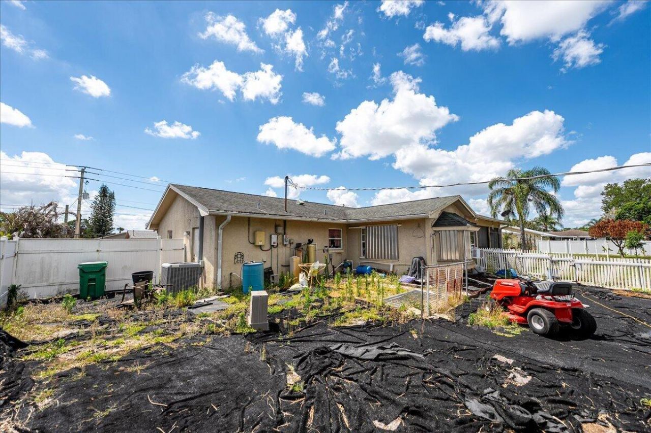 583 SE Greenway Terrace, Port Saint Lucie, FL 34983 Photo