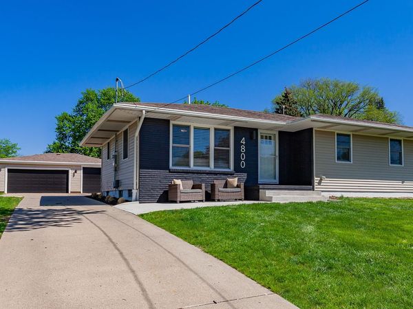 4800 Fairview Drive, Pleasant Hill, IA 50327